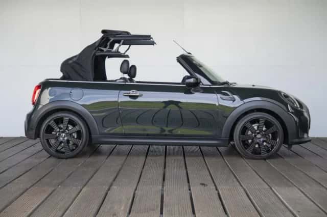 MINI Cabrio (2023) thumbnail 8