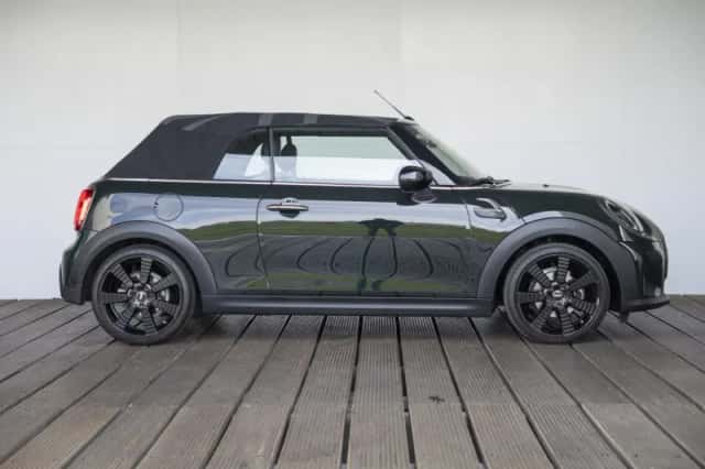 MINI Cabrio (2023) thumbnail 9
