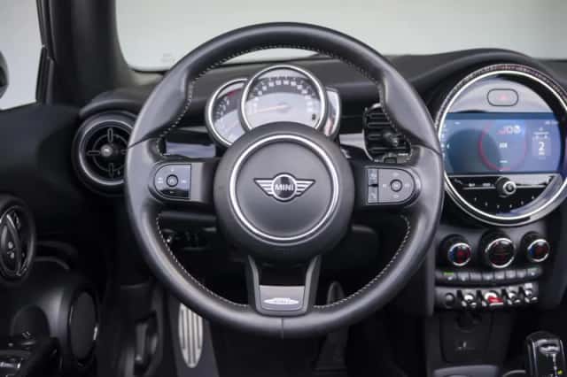 MINI Cabrio (2023) thumbnail 12