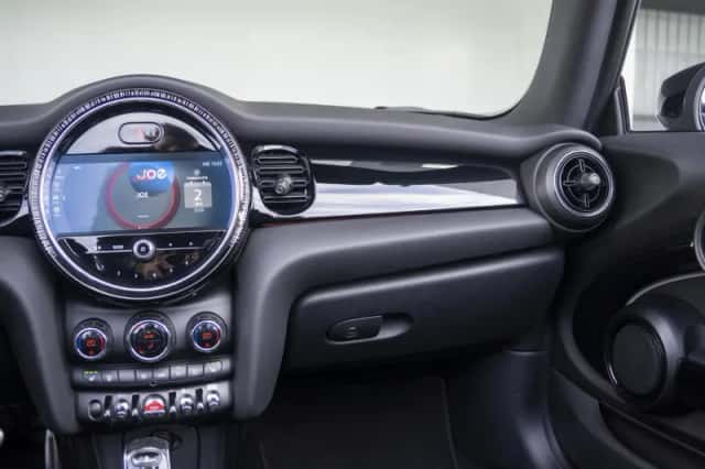 MINI Cabrio (2023) thumbnail 14