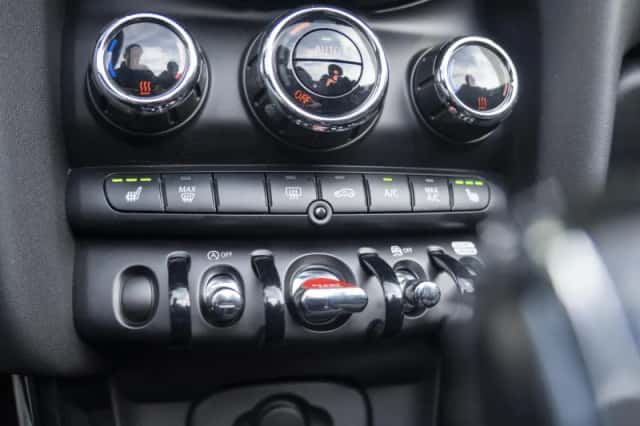 MINI Cabrio (2023) thumbnail 16