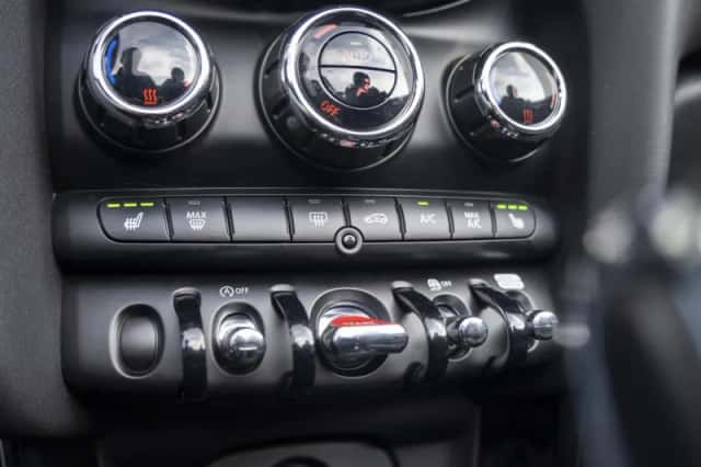 MINI Cabrio (2023) thumbnail 21
