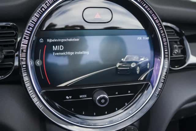 MINI Cabrio (2023) thumbnail 24