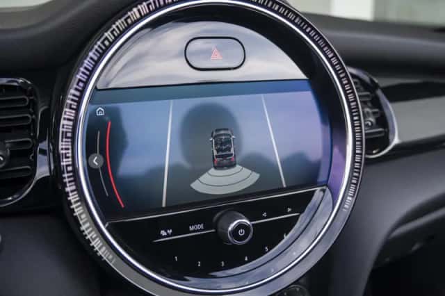 MINI Cabrio (2023) thumbnail 26