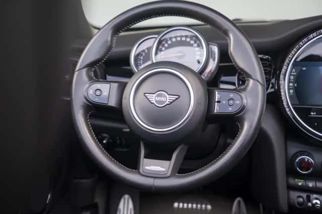 MINI Cabrio (2023) thumbnail 30