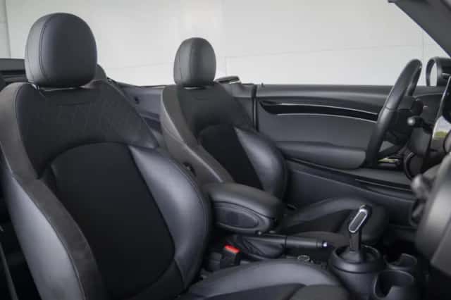 MINI Cabrio (2023) thumbnail 4