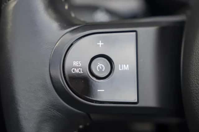 MINI Cabrio (2023) thumbnail 31