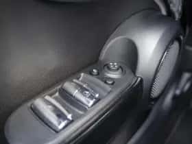 MINI Cabrio (2023) thumbnail 37