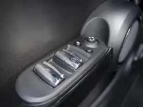 MINI Cabrio (2023) thumbnail 38