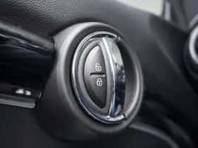 MINI Cabrio (2023) thumbnail 43