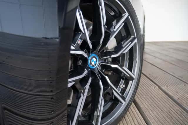 BMW i4 (2023) thumbnail 14