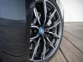 BMW i4 (2023) thumbnail 14