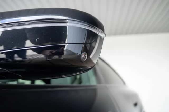 BMW i4 (2023) thumbnail 16