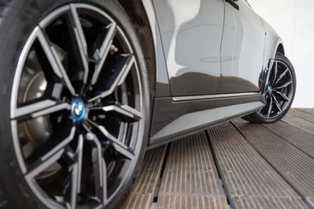 BMW i4 (2023) thumbnail 20