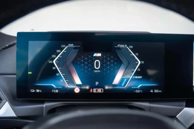 BMW i4 (2023) thumbnail 24