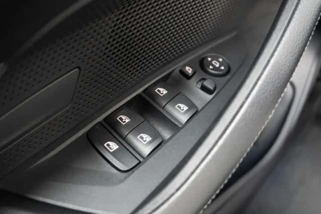 BMW i4 (2023) thumbnail 27