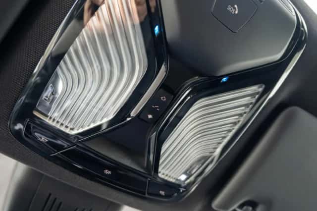 BMW i4 (2023) thumbnail 30