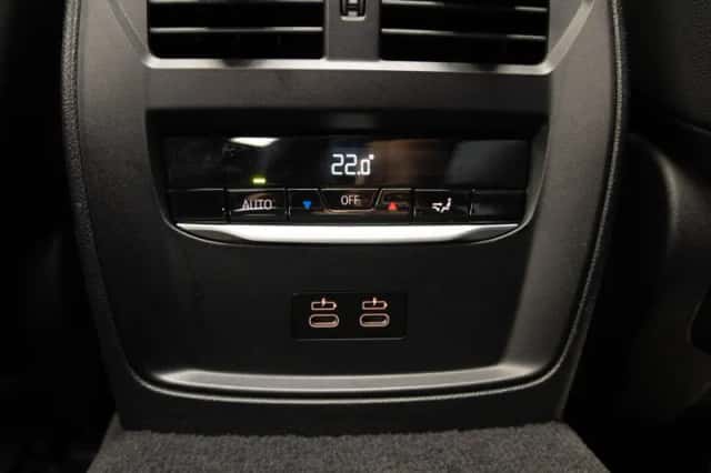 BMW i4 (2023) thumbnail 32