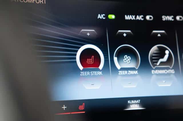 BMW i4 (2023) thumbnail 33