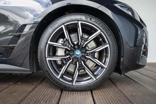 BMW i4 (2023) thumbnail 6
