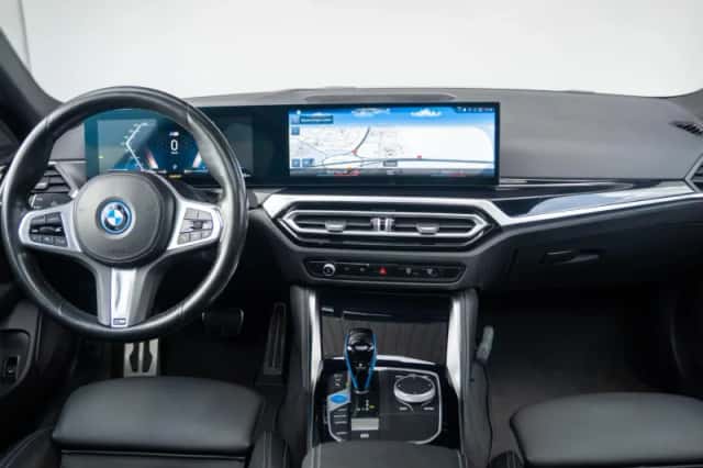 BMW i4 (2023) thumbnail 7