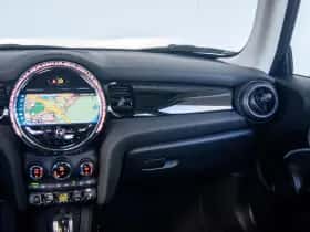 MINI Electric (2022) thumbnail 16