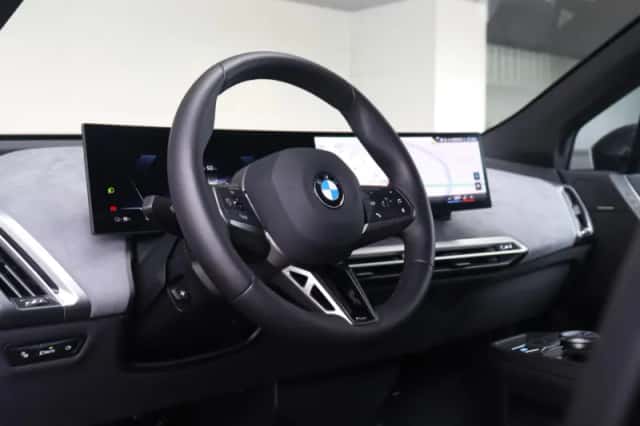 BMW iX (2025) thumbnail 14