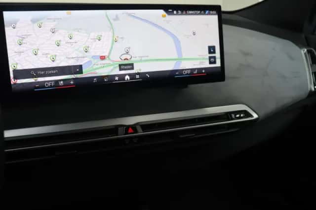 BMW iX (2025) thumbnail 15