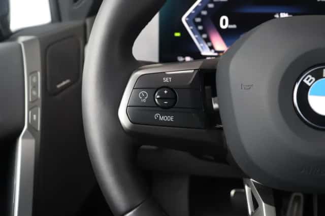 BMW iX (2025) thumbnail 18