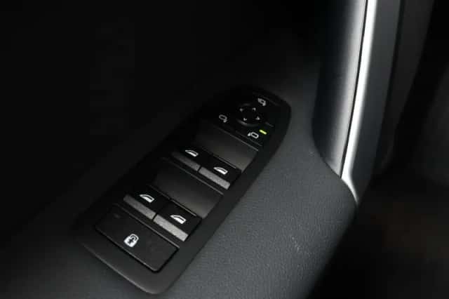 BMW iX (2025) thumbnail 29