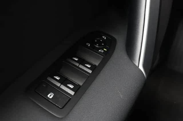 BMW iX (2025) thumbnail 30
