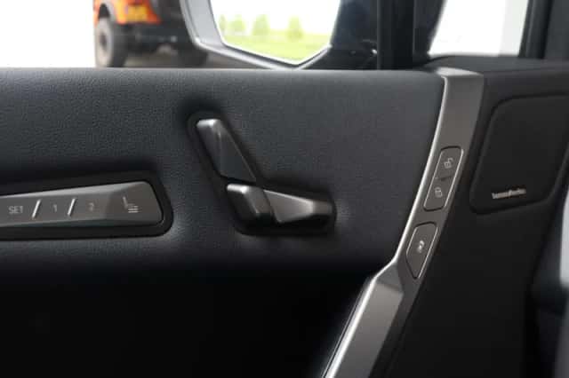 BMW iX (2025) thumbnail 31