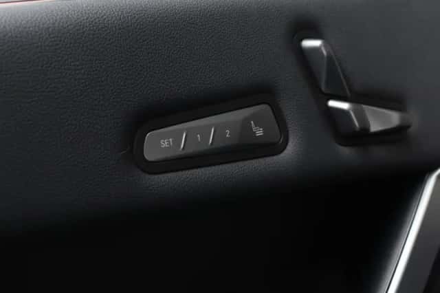 BMW iX (2025) thumbnail 32