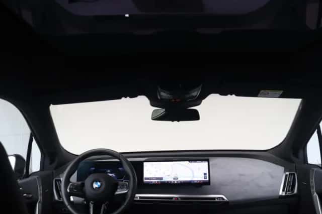 BMW iX (2025) thumbnail 37