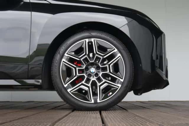BMW iX (2025) thumbnail 6