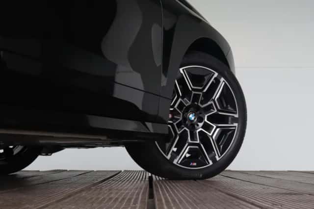 BMW iX (2025) thumbnail 7