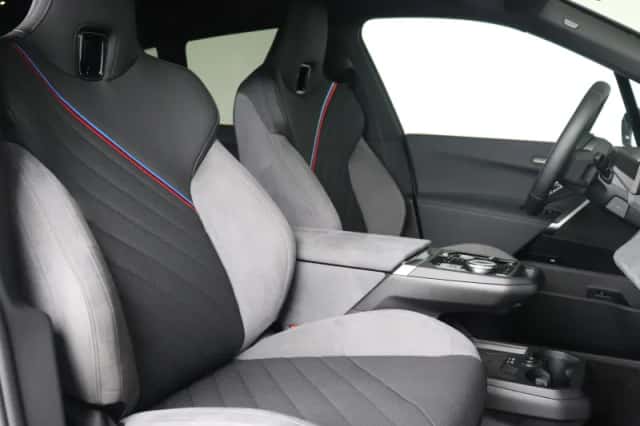 BMW iX (2025) thumbnail 8