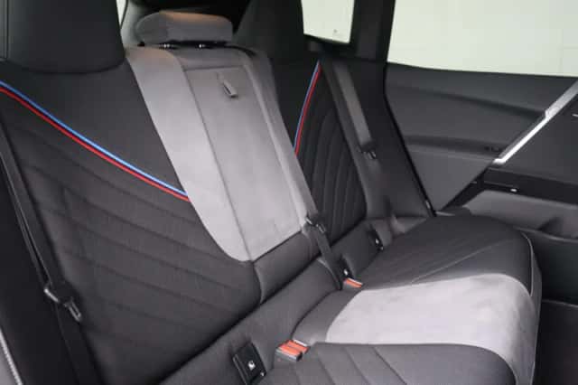 BMW iX (2025) thumbnail 10
