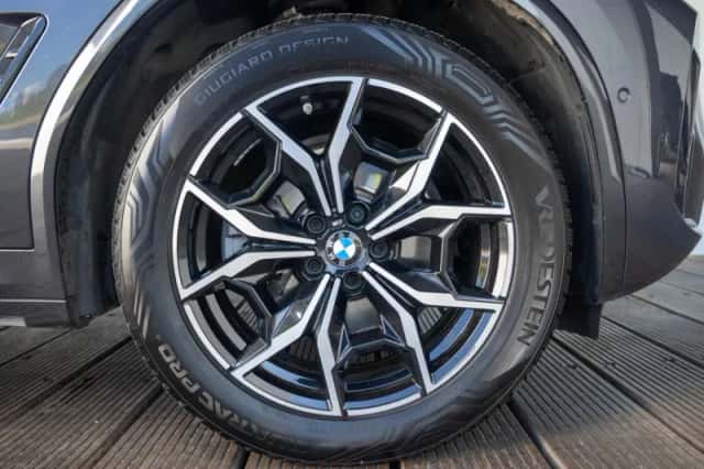 BMW X3 (2024) thumbnail 9