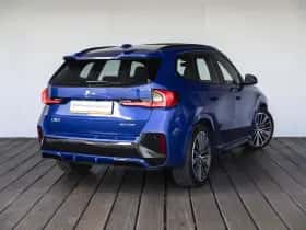 BMW iX1 (2025) thumbnail 2