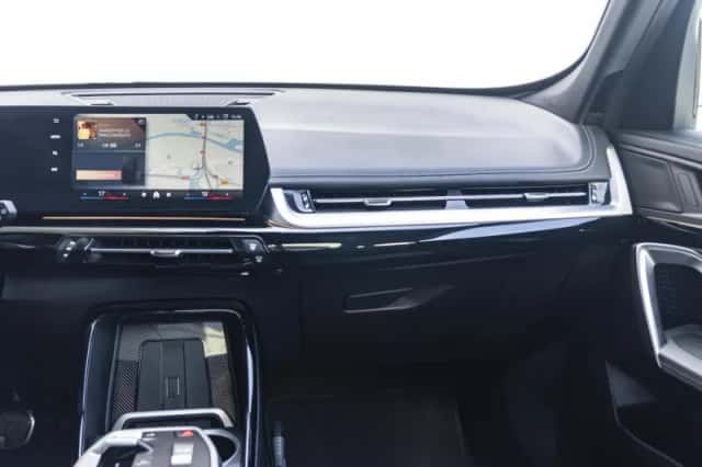 BMW iX1 (2025) thumbnail 12
