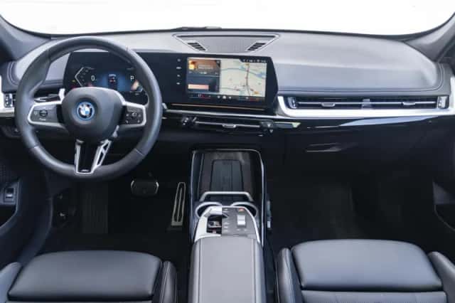 BMW iX1 (2025) thumbnail 3