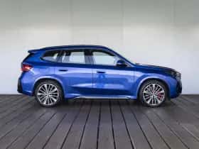BMW iX1 (2025) thumbnail 7