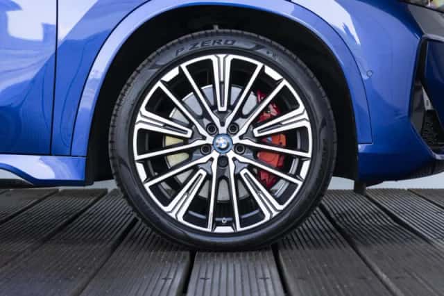 BMW iX1 (2025) thumbnail 9