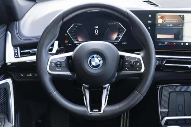 BMW iX1 (2025) thumbnail 10