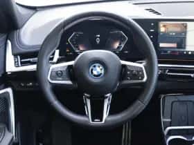 BMW iX1 (2025) thumbnail 10
