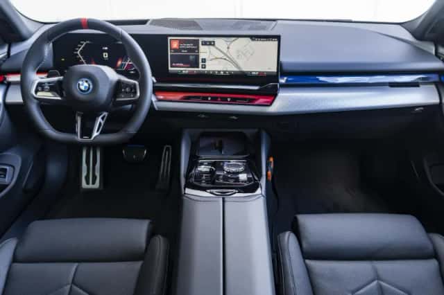 BMW i5 (2026) thumbnail 2