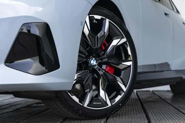 BMW i5 (2026) thumbnail 18