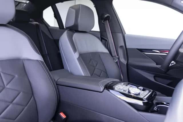 BMW i5 (2026) thumbnail 4