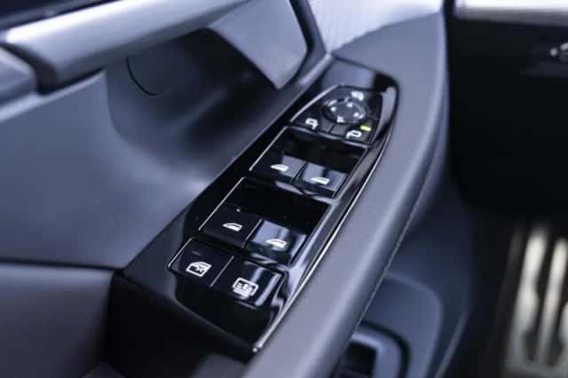 BMW i5 (2026) thumbnail 32